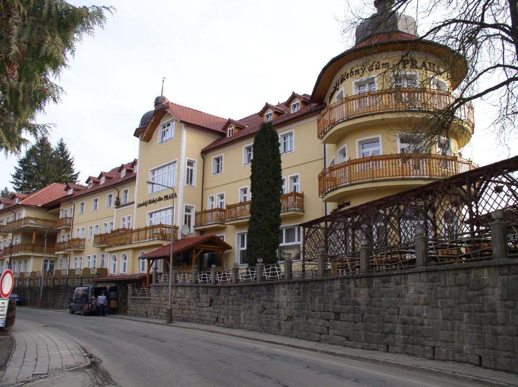 ホテルLazensky Lecebny Dum Praha Luhačovice エクステリア 写真